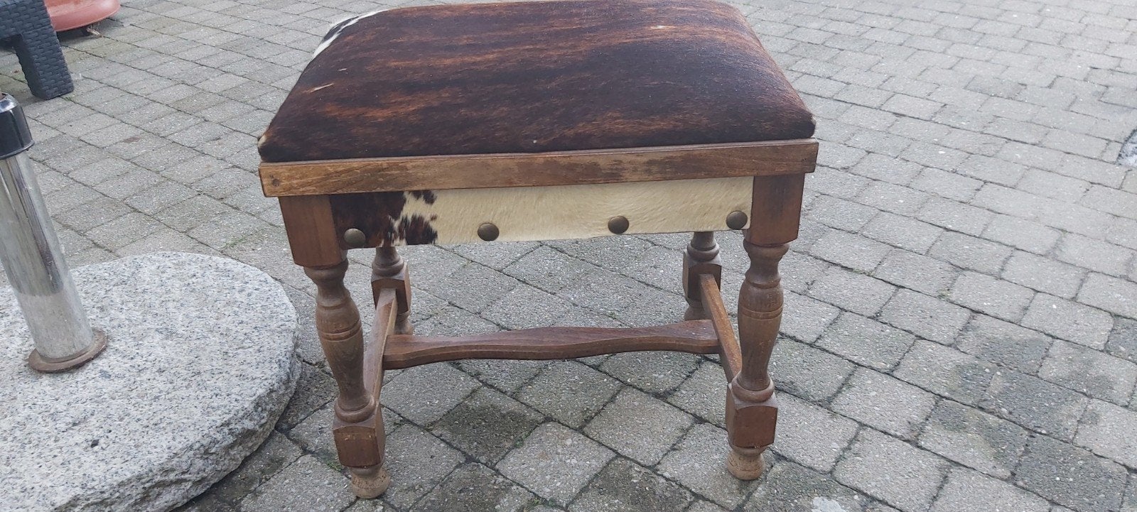 Vintage kurkje bekleed met koeienvel, Ophalen