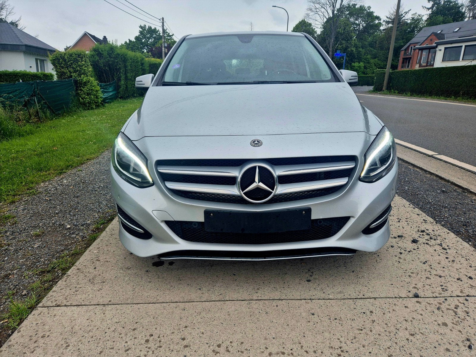 Mercedes B180 1.6i Automatique "Très Propre" GPS, Attelage, Autos, Mercedes-Benz, 90 kW, Argent ou Gris, Euro 6, Entreprise