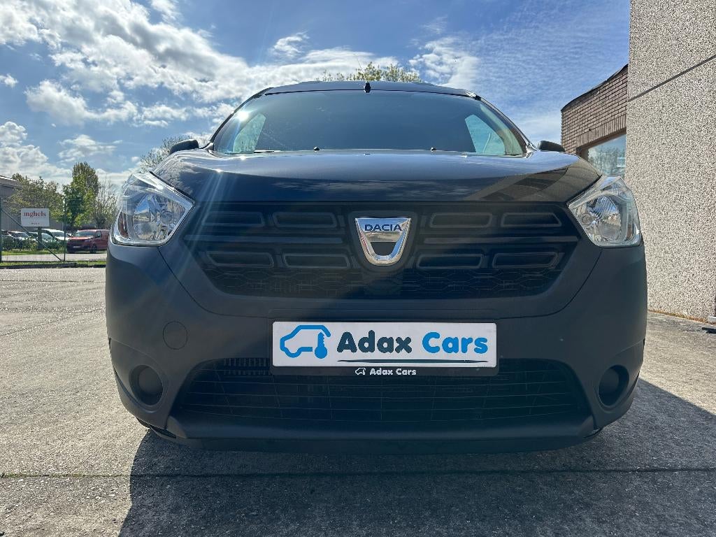 Dacia Dokker / 2018 / Benzine / 1 jaar garantie, Auto's, Voorwielaandrijving, 4 deurs, Stof, 4 cilinders