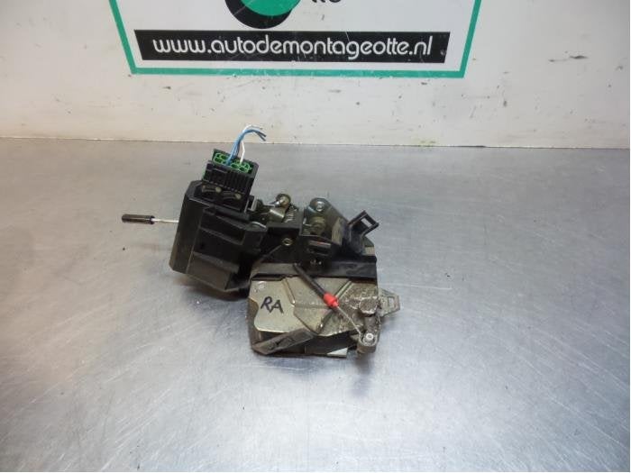 Serrure portière mécanique 4portes arrière droite d'un BM, -, 3 mois de garantie, Utilisé, -