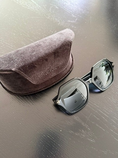 Tom Ford zonnebril grote glazen zwart NIEUW, Bijoux, Sacs & Beauté, Neuf, Autres marques, Enlèvement ou Envoi, Lunettes de soleil