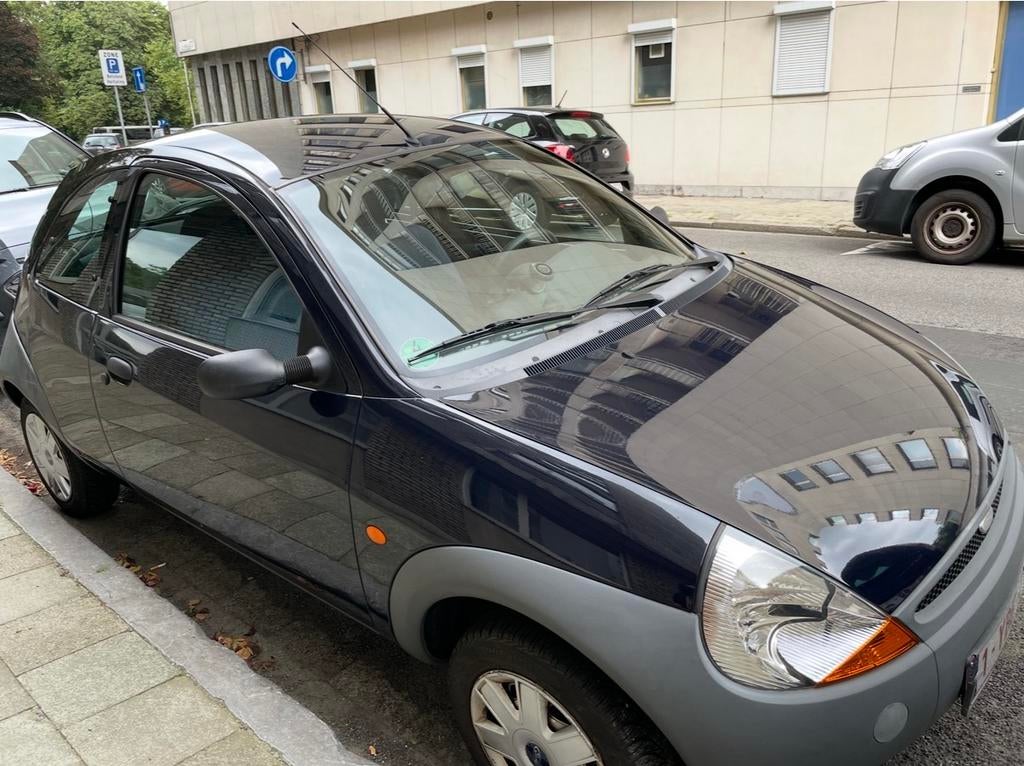 Ford Ka slechts 30.000km. Nieuwe vernellingsbak en batterij., Auto's, Ford, Stof, 4 cilinders, Ka, Blauw