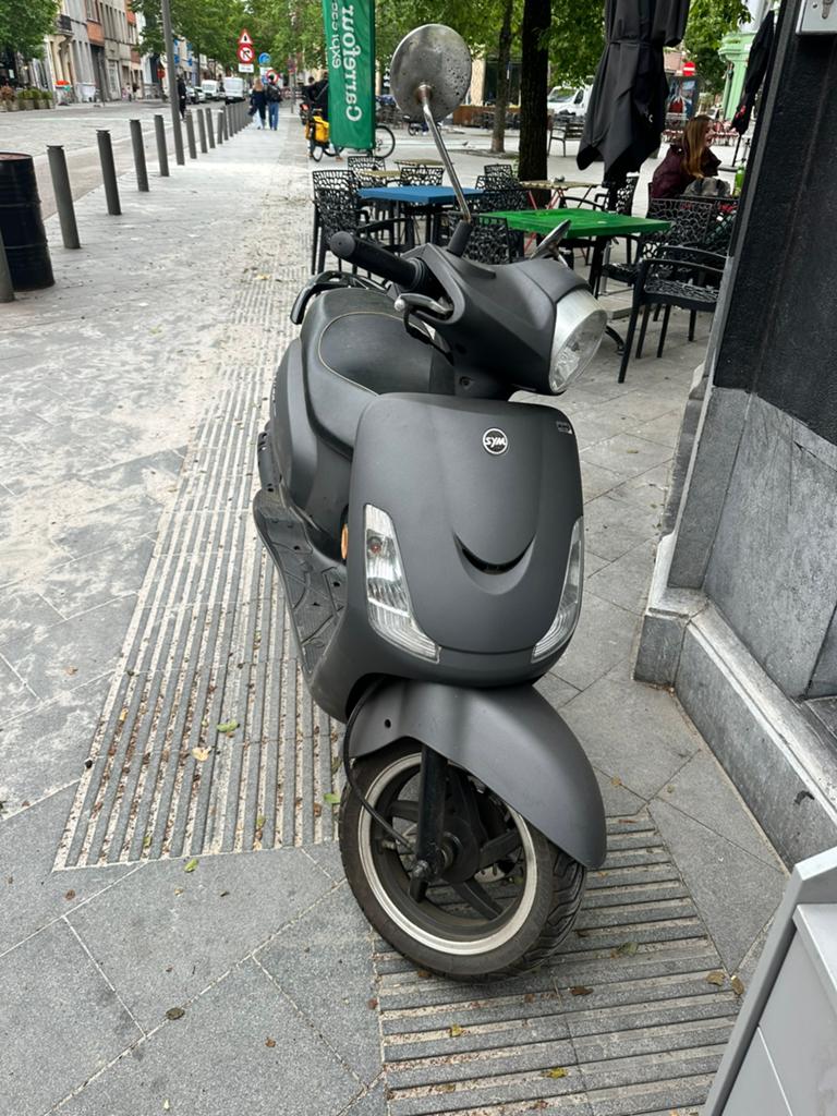 Sym, Enlèvement ou Envoi, Comme neuf, SYM