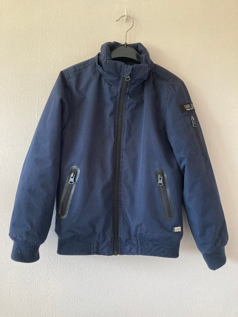 Donkerblauwe wintervest met rits, afn. muts, Cars Jeans, 140, Kinderen en Baby's, Ophalen of Verzenden, Zo goed als nieuw, Jas