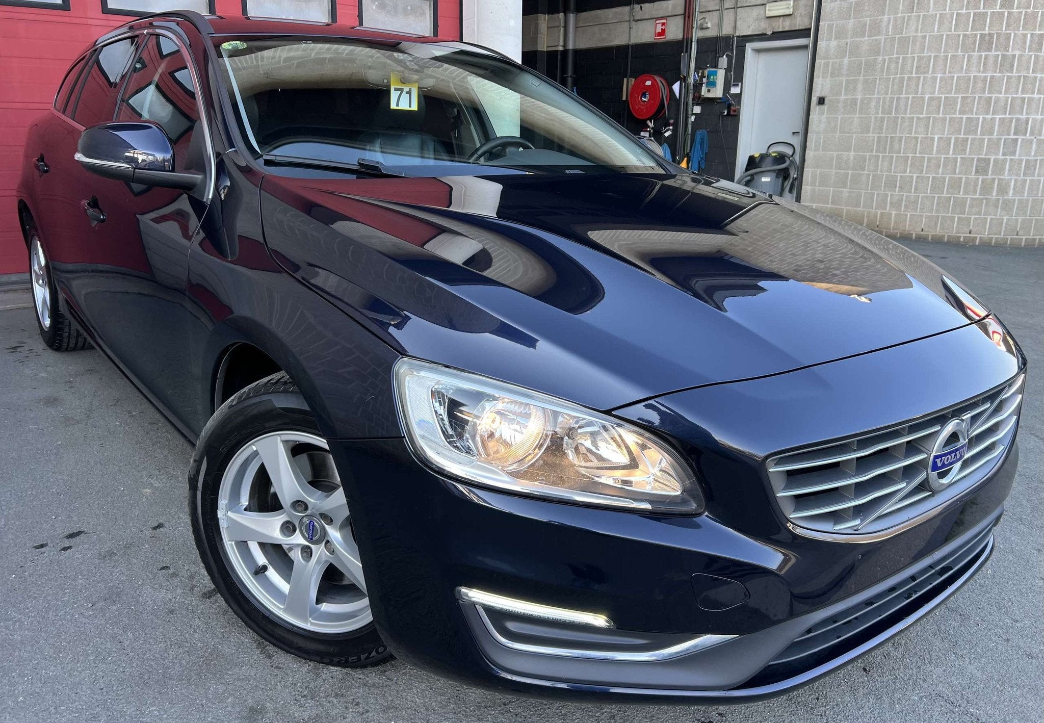 Volvo V60 2.0 D2 Dynamic Edition / EURO 6b + NAVI+ CARNET, Autos, Volvo, Achat, Euro 6, Entreprise, Boîte manuelle