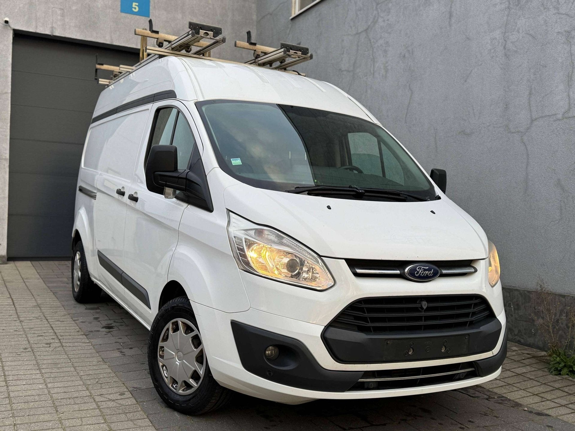 Ford Transit 2.0 TDCi L2H2 Ambiente LICHTE VRACHT 2016 BTW A, Auto's, Gebruikt, Euro 6, 4 cilinders, Wit