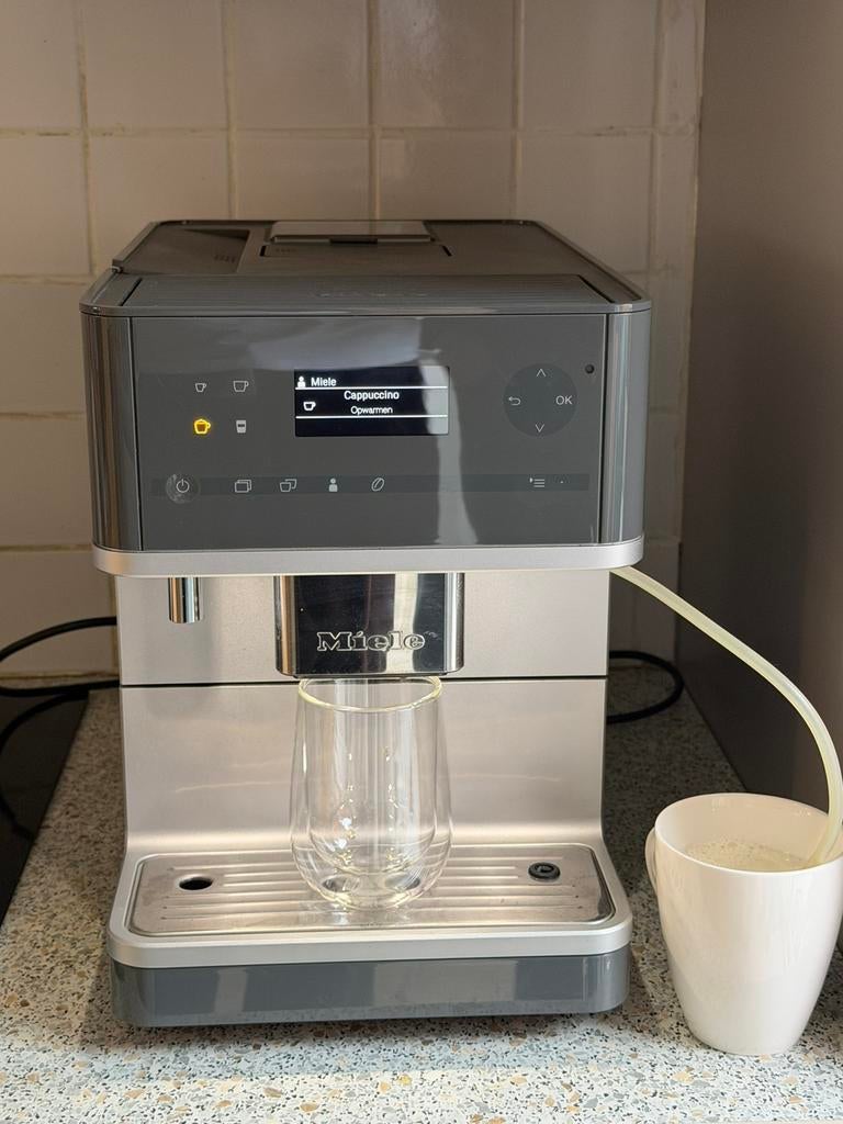 Miele Koffiemachine CM6350, Ophalen, Zo goed als nieuw, Koffiemachine