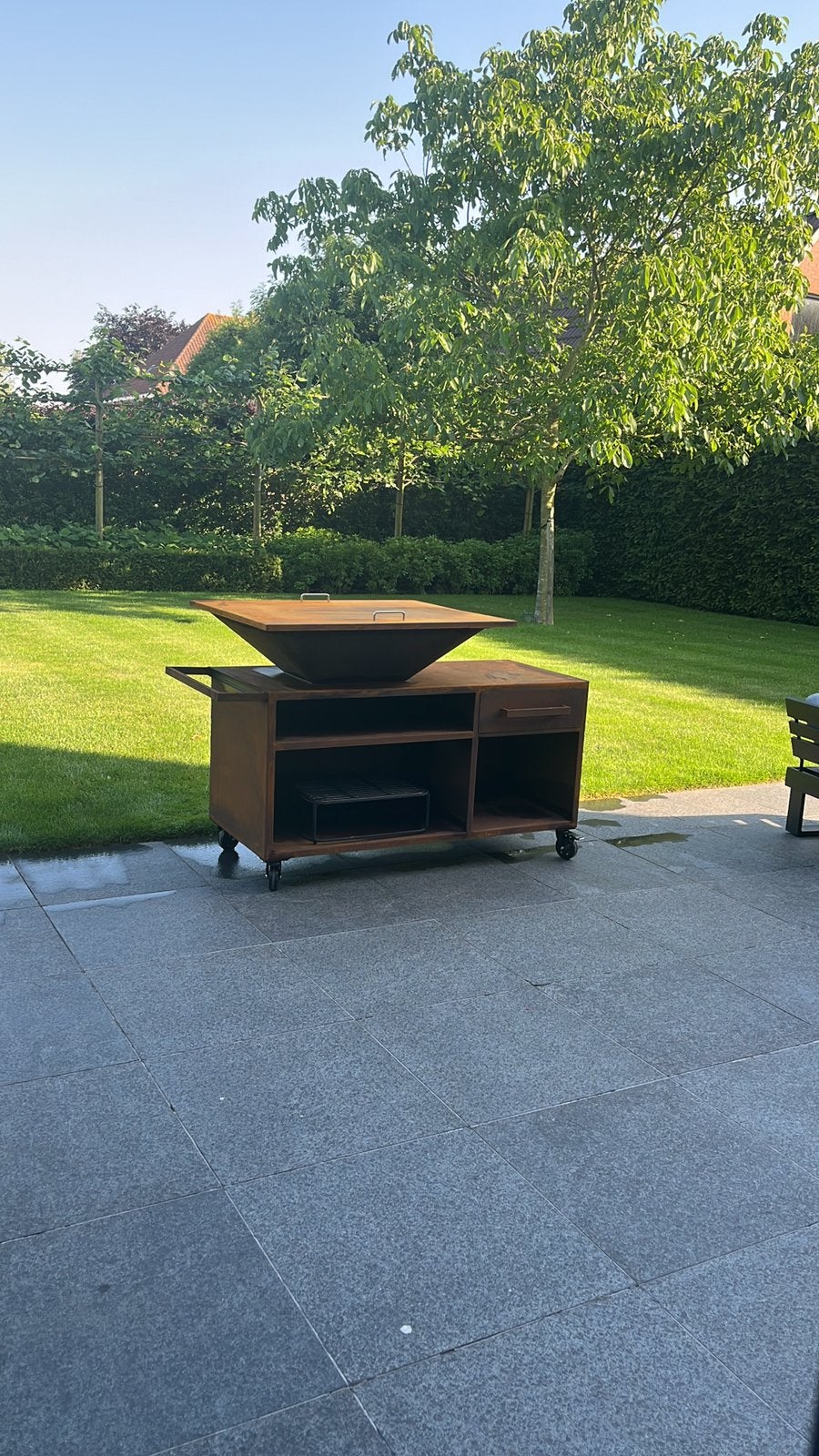 Te koop: Luxe buitenbarbecue op verrijdbaar onderstel –, Tuin en Terras, Ophalen, Zo goed als nieuw