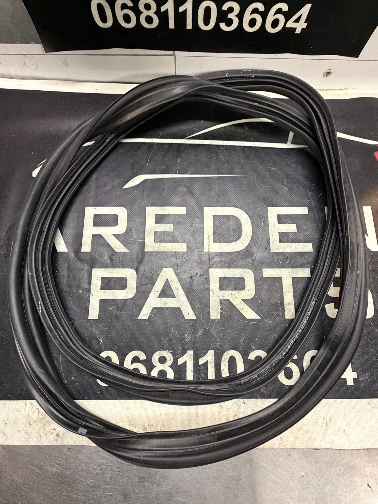 Mercedes CLA W118 Achterklep Kofferdeksel Rubber A1186930300, Autos : Pièces & Accessoires, Utilisé, -, -, Enlèvement ou Envoi