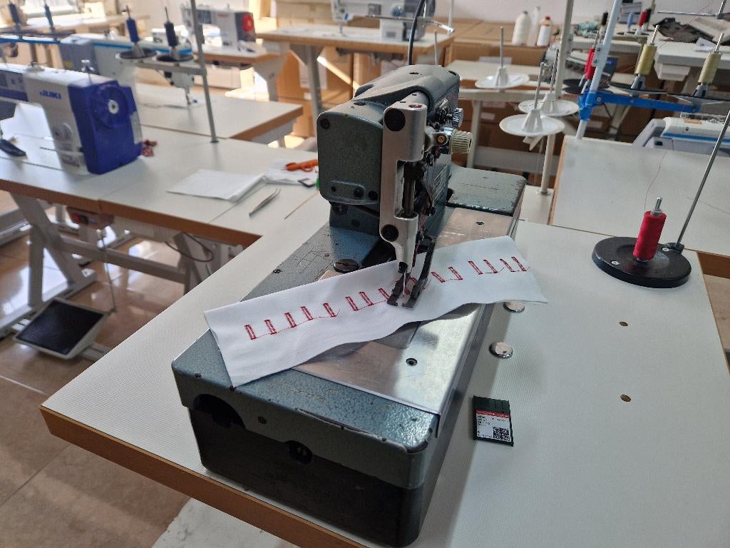 Juki knoopgaten machine gebuikt, Hobby en Vrije tijd, Zo goed als nieuw, Accessoires, Industrieel, Ophalen