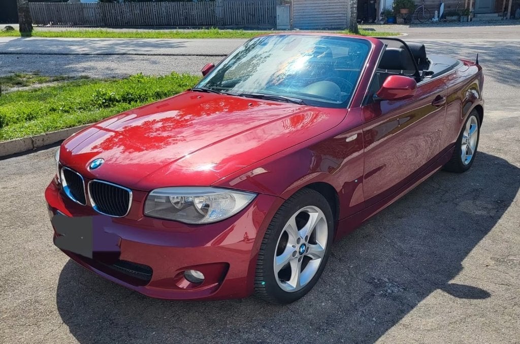 BMW 118 cabriolet 2009 en bon état generale, euro 4, Autos, BMW, Rouge, Achat, Cabriolet, Noir