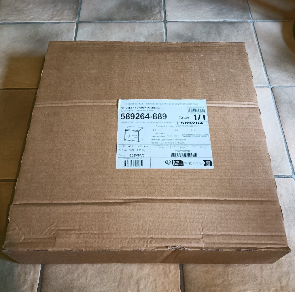 Table de chevet encore dans sa boîte, Neuf, Enlèvement, Bois, 45 à 65 cm