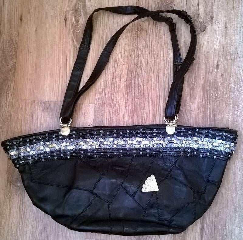 Grand sac à main femme en cuir noir avec décoration argenté, Enlèvement ou Envoi, Comme neuf, Noir, Shopper