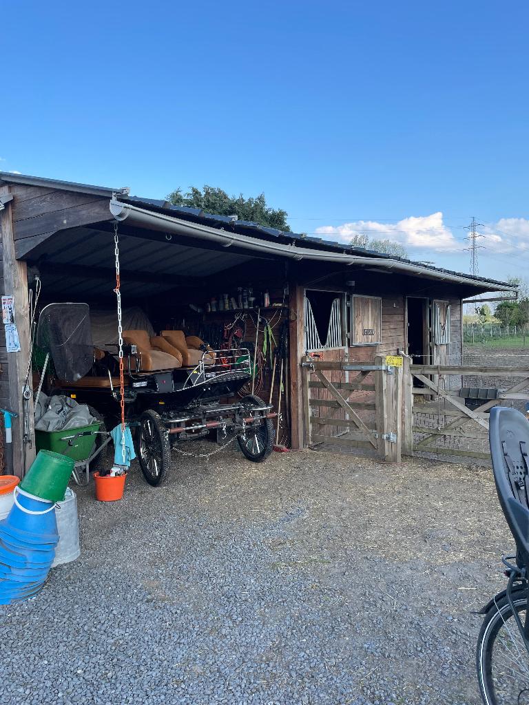 Paardenstal, Dieren en Toebehoren