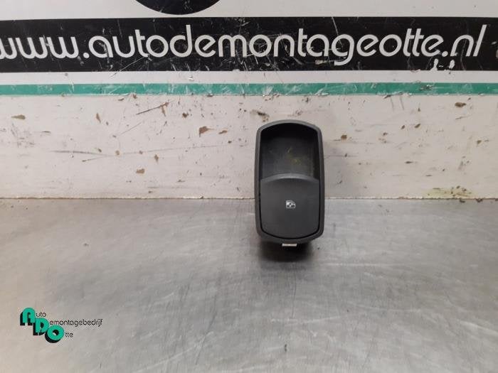 Commutateur vitre électrique d'un Opel Corsa (Corsa D 07-), -, Opel, 3 mois de garantie, Utilisé
