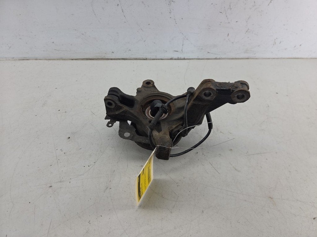 FUSEE RECHTS VOOR Renault Captur I (2R) (|400148079R|), Gebruikt, Renault, Peter-Huppertz-Straße 5
51063  Köln, DE, Dialog.deutschland@renault.de