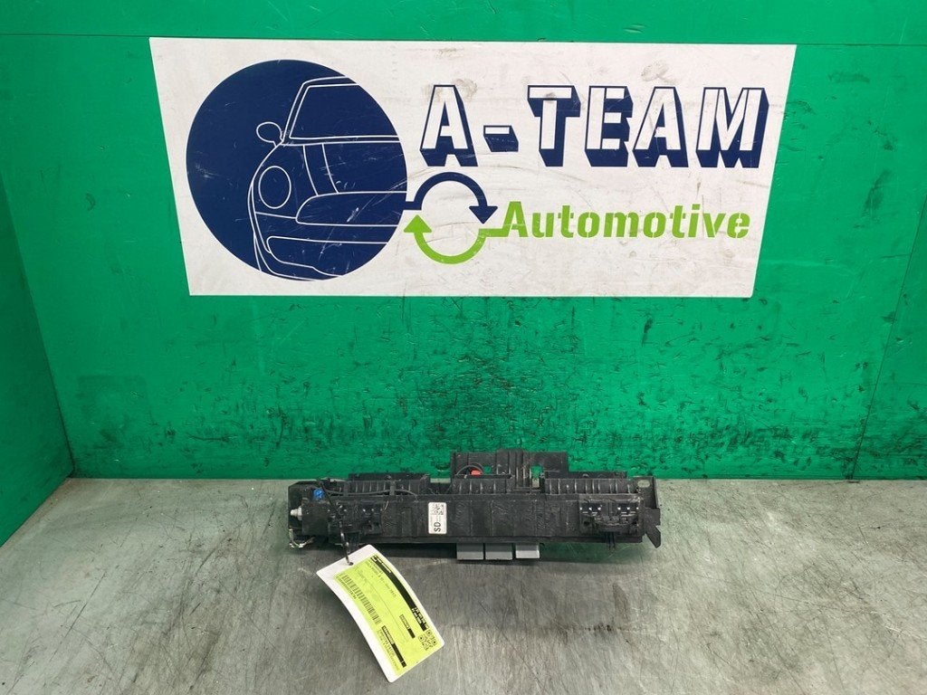 BOITIER FUSIBLES Tesla Model S (|109440500D|), Germany_Sales@tesla.com, Utilisé, Autres marques automobiles, Ludwig-Prandtl-Straße 27 - 29
12526  Berlin, DE