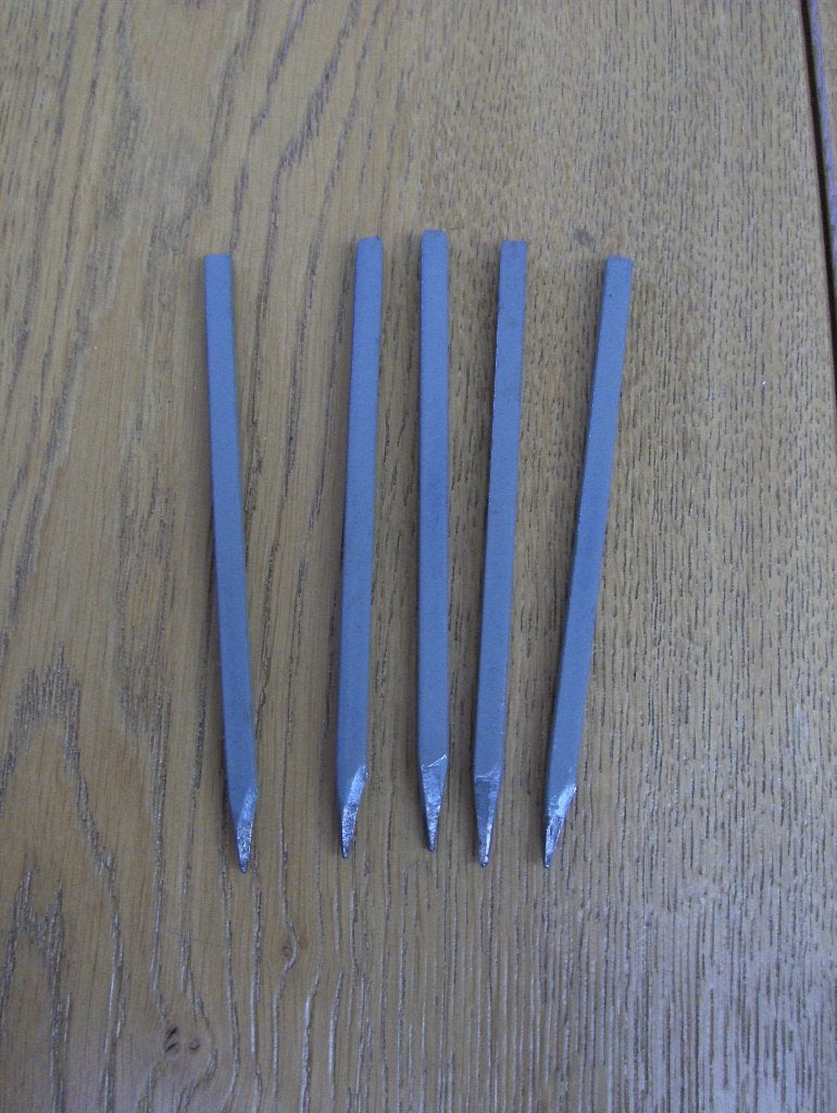 25 pointes d'acier laquées grises de 18 cm. Pour 8 euros, Ophalen of Verzenden