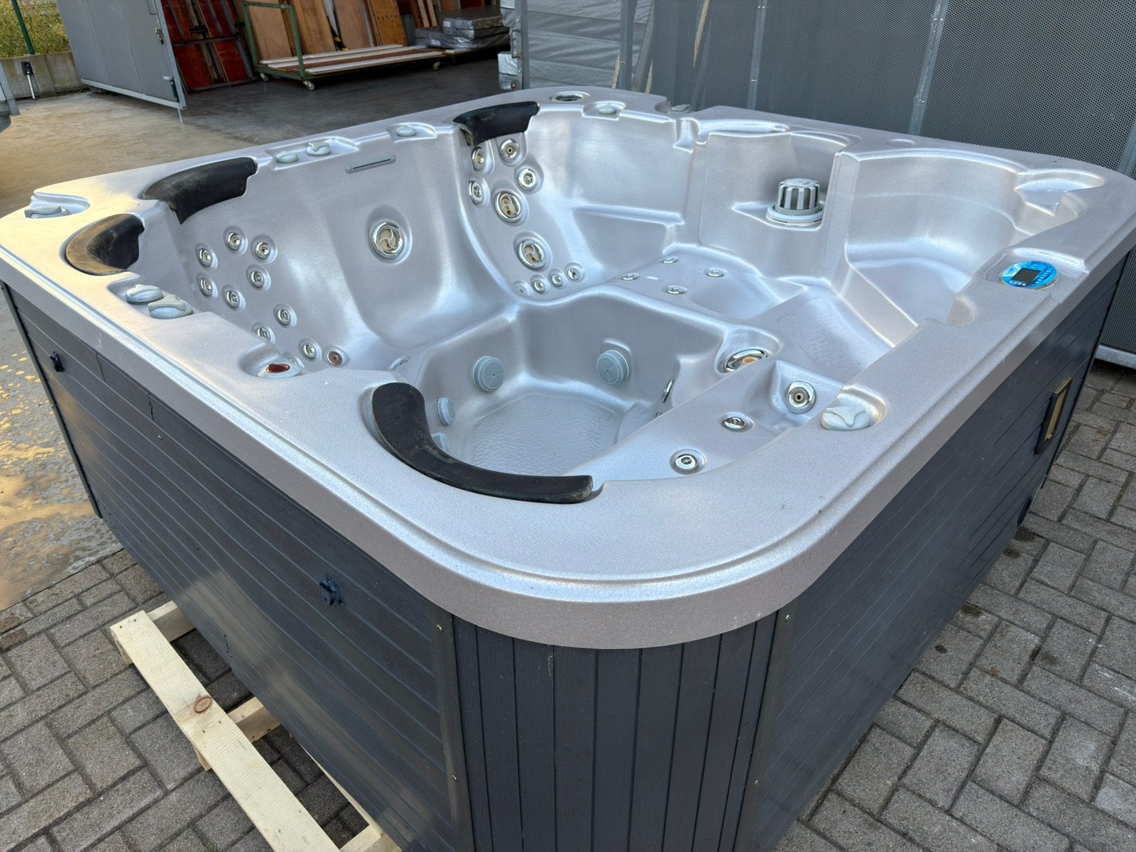 Jacuzzi/spa pour 6 personnes, Jardin & Terrasse, Enlèvement, Utilisé, Fixé