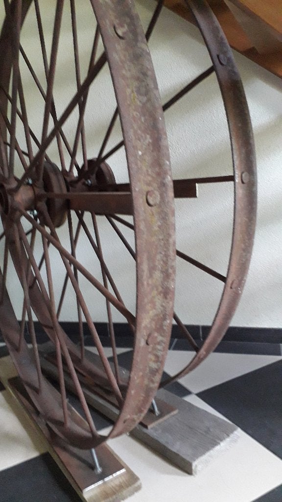 2 objets de design industriel :  roues de chariot, uniques, Objet, Brun, Fait main, Enlèvement
