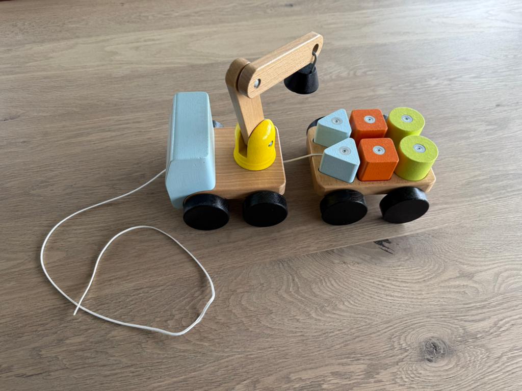 Houten vrachtwagen, Kinderen en Baby's, Speelgoed |Speelgoedvoertuigen, Ophalen of Verzenden, Zo goed als nieuw