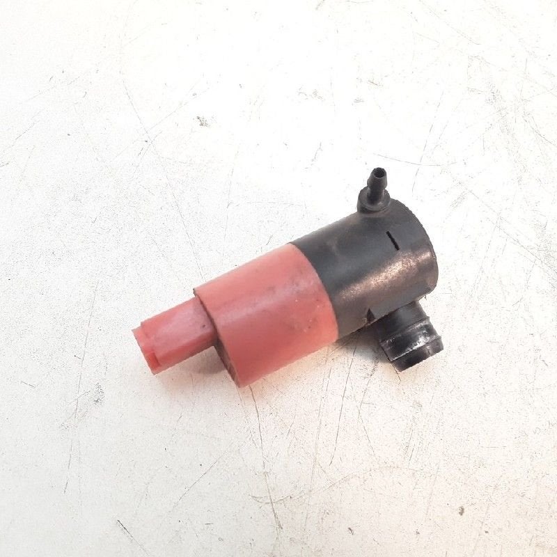 LAVE-GLACE POMPE AVANT Yaris II (P9) (|060118|091059|), Dhr. M. Roggen, Toyota, Stadsweg 37 37
9917 PV  WIRDUM GR., NL, Utilisé