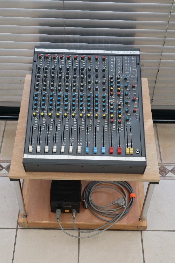 Table de mixage Soundcraft Delta, Musique & Instruments, Enlèvement ou Envoi, Utilisé, 10 à 20 canaux