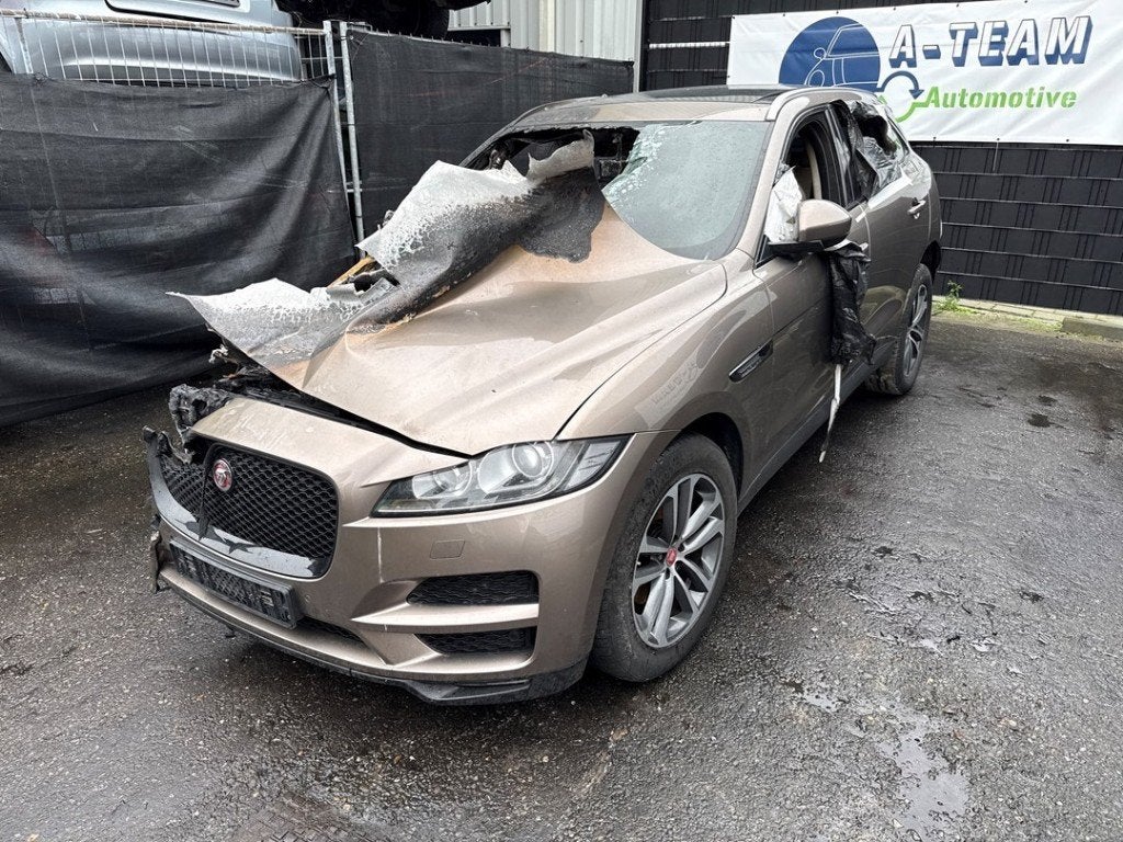AILE AVANT GAUCHE Jaguar F-Pace (|T4A15477|T4A1652|), Campus Kronberg 7
61476  Kronberg im Taunus, DE, Garde-boue, Utilisé, Jaguar