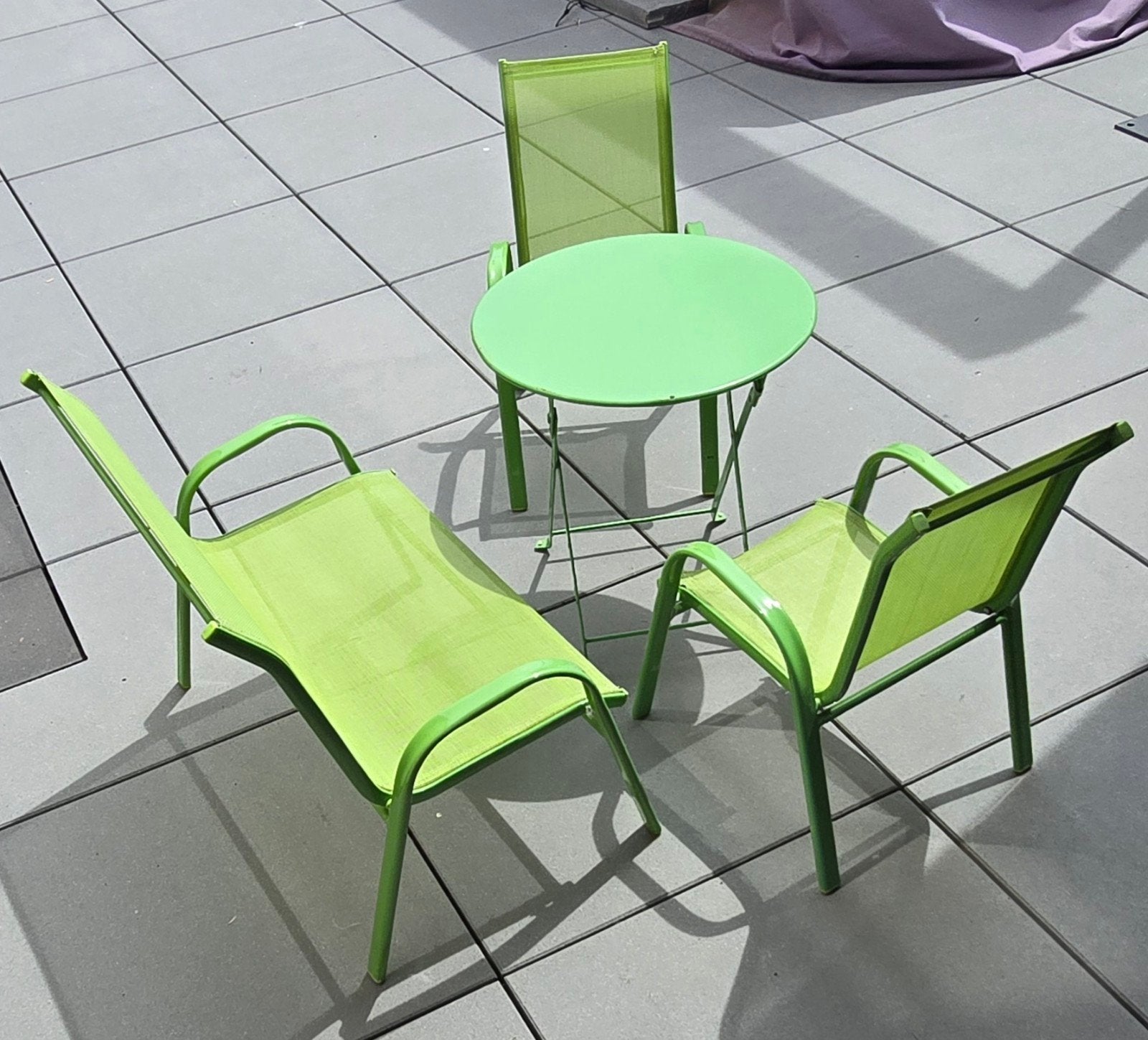 Salon de jardin d'enfant, Enlèvement