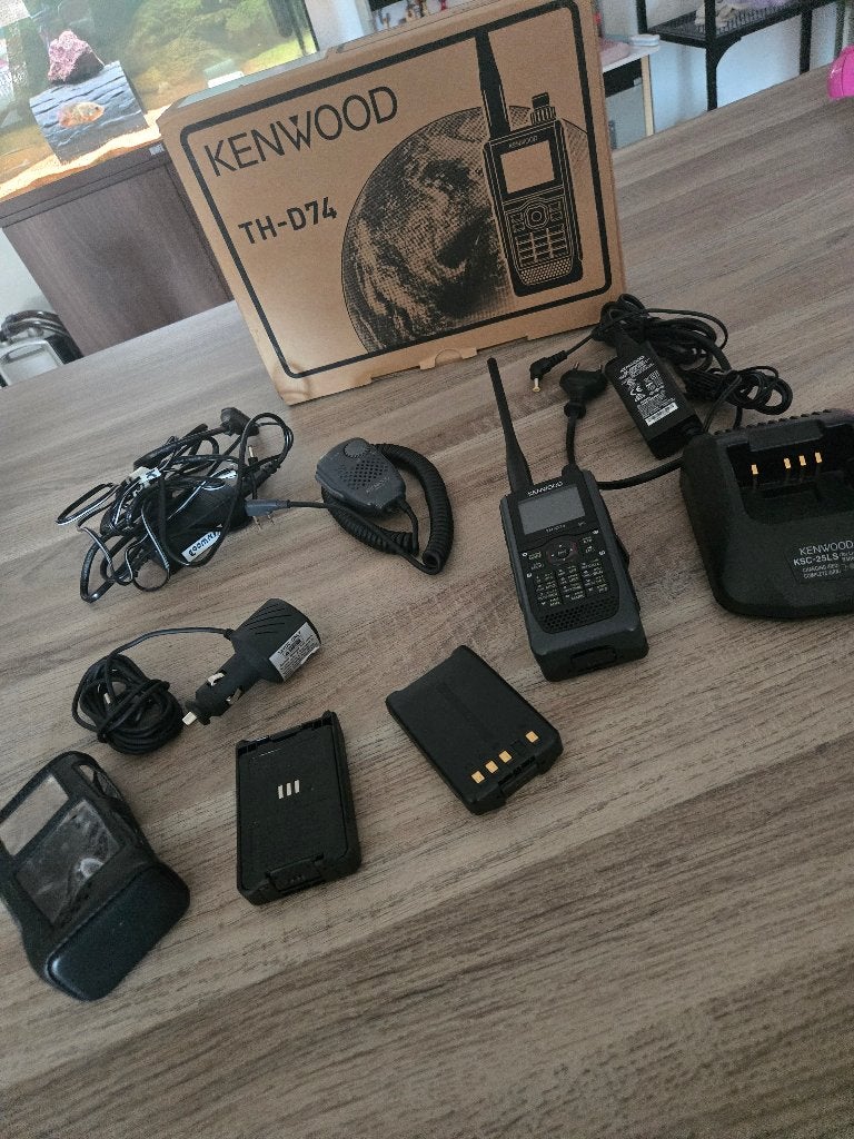 Kenwood TH-D74 met extra toebehoren, Telecommunicatie, Nieuw, 15 km of meer, Ophalen of Verzenden, Portofoon of Walkie-talkie