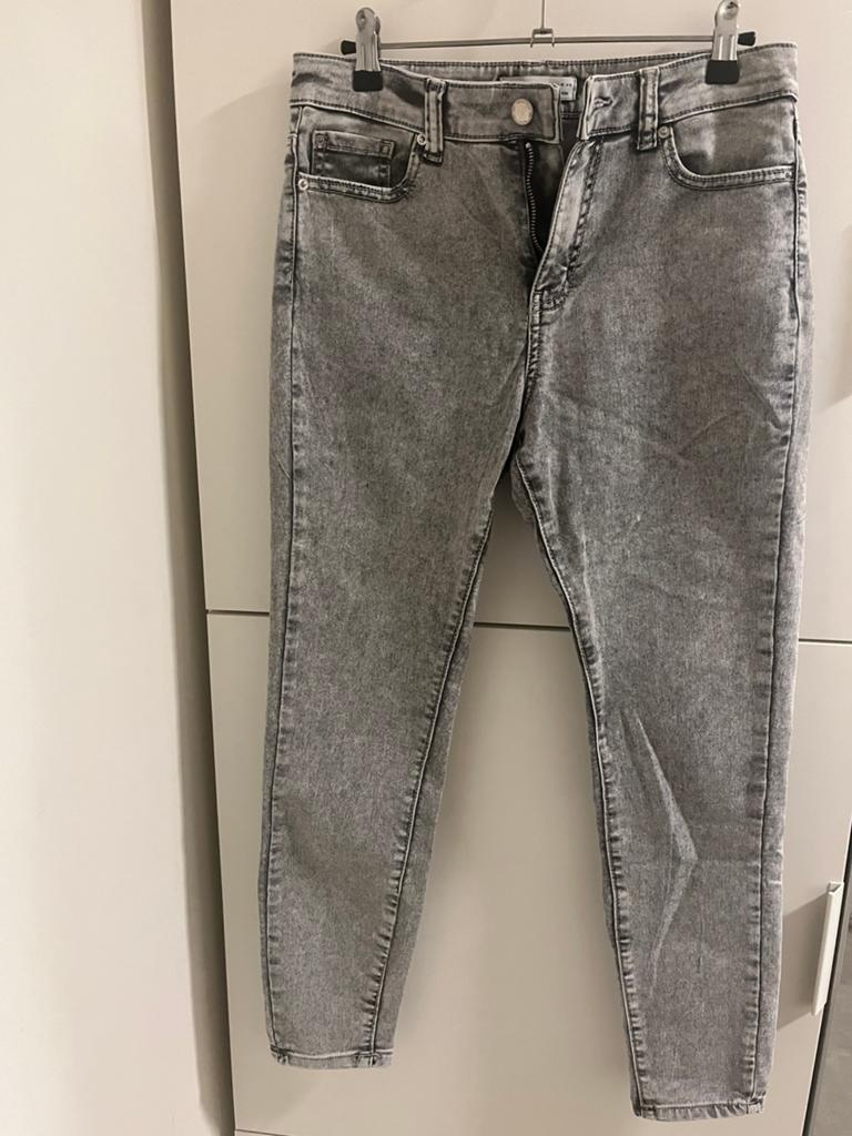 Broek maat 40, Kleding | Dames, Spijkerbroeken en Jeans, Ophalen, Zo goed als nieuw, Grijs