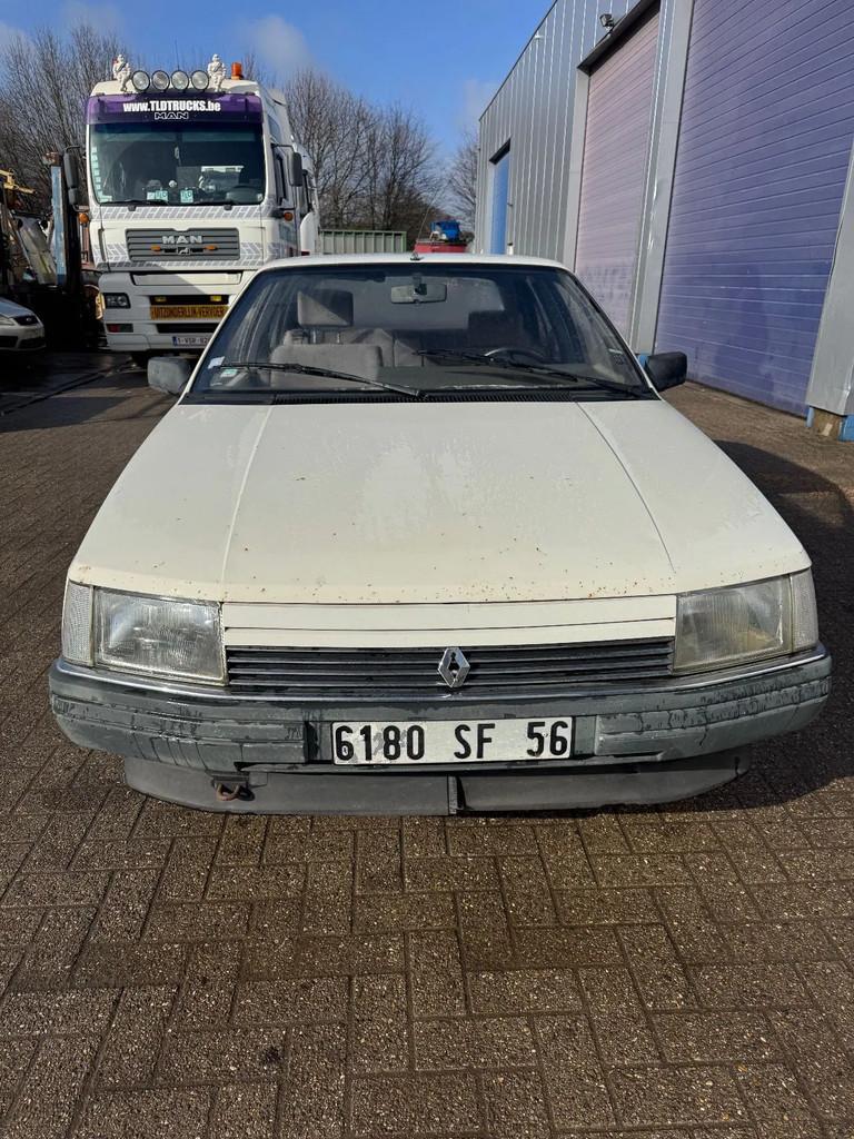 Renault 25 *YOUNGTIMER-FRENCH CAR* (bj 1985), Autos, Oldtimers & Ancêtres, Entreprise, 5 portes, Berline, Blanc