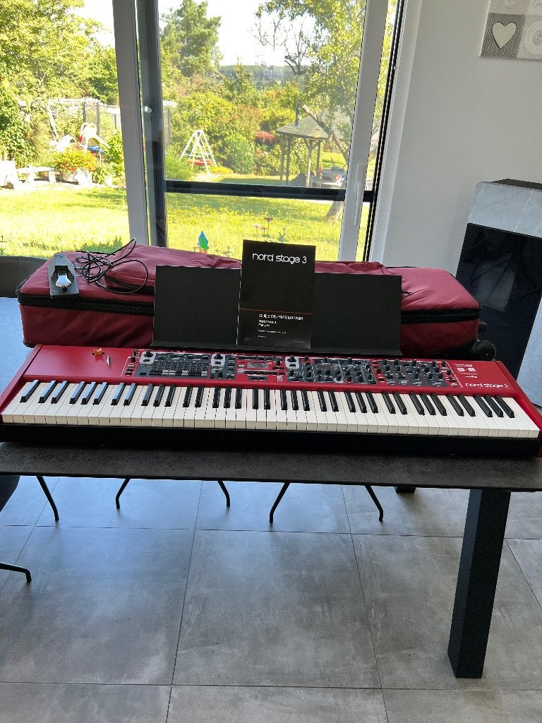 Piano Nord Stage 3-88 + Valise Nord+ pedale sustain+pupitre, Musique & Instruments, Pianos, Enlèvement, Neuf, Autres couleurs