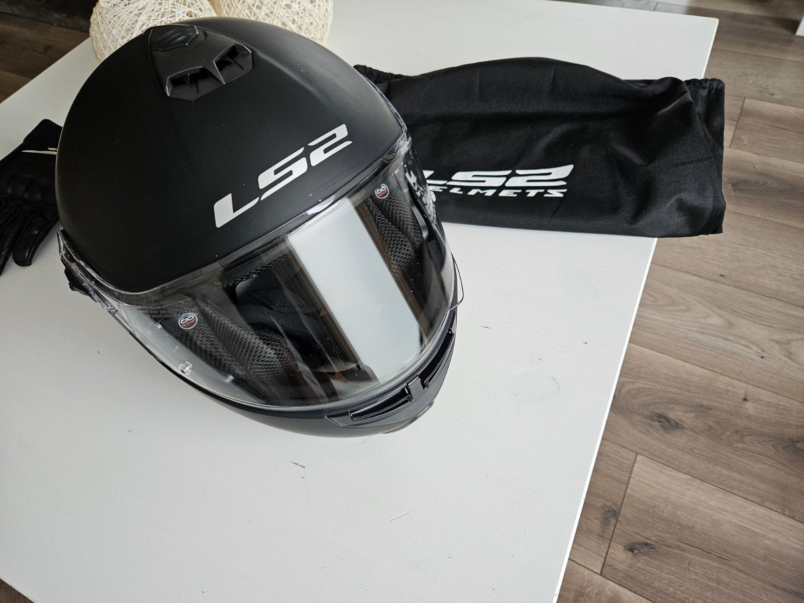 ls2 strobe helm, Ophalen