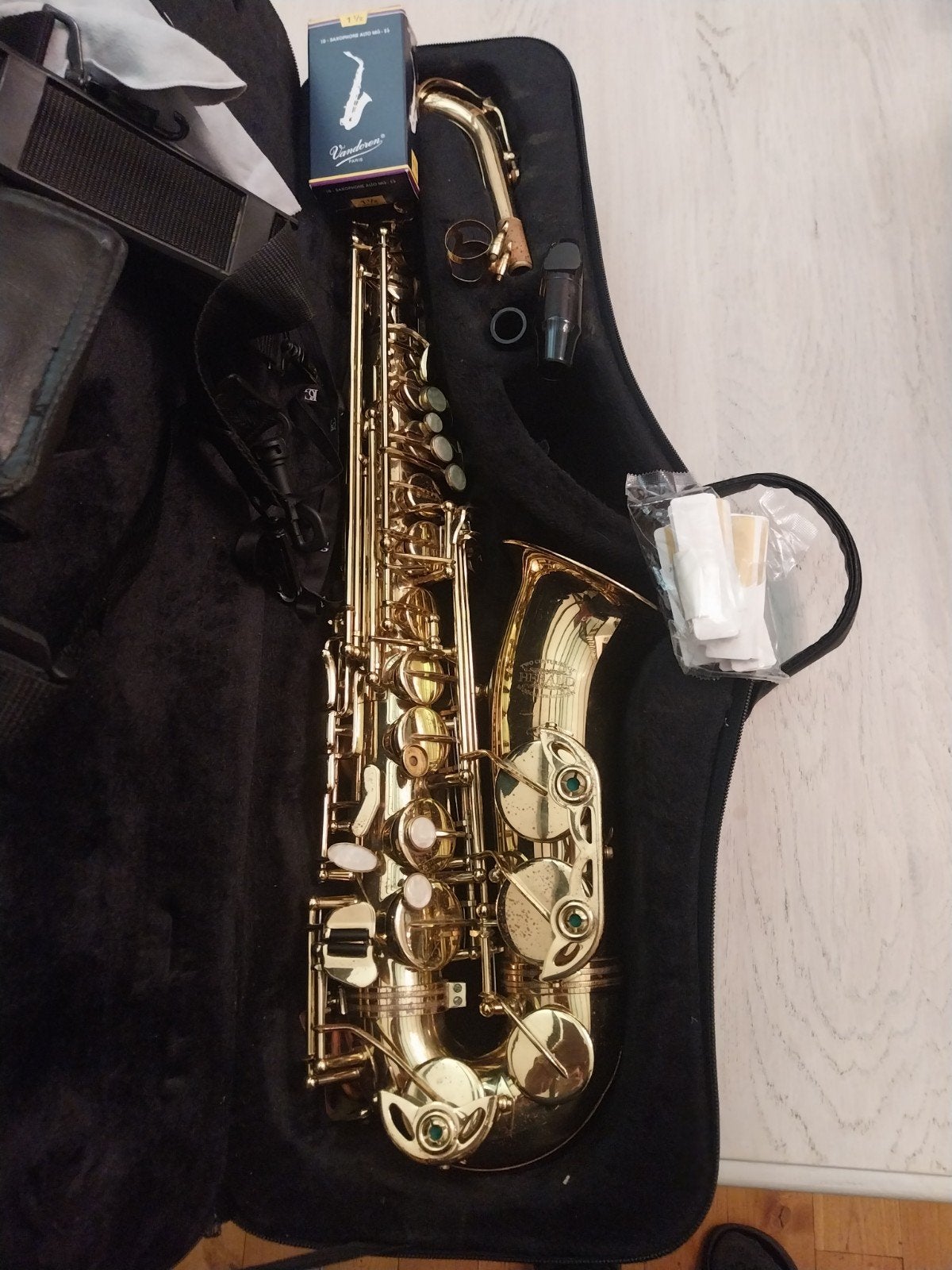 saxophone  alto avec son étui et son bec voir photos, Enlèvement ou Envoi, Alto