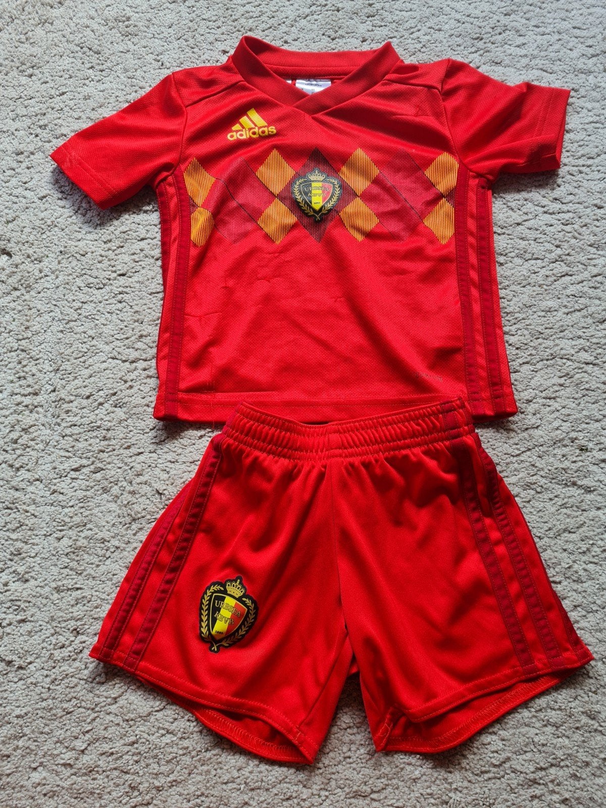 Différents maillots de foot - 2 et 4 ans, Kinderen en Baby's, Kinderkleding | Maat 98, Ophalen of Verzenden, Setje