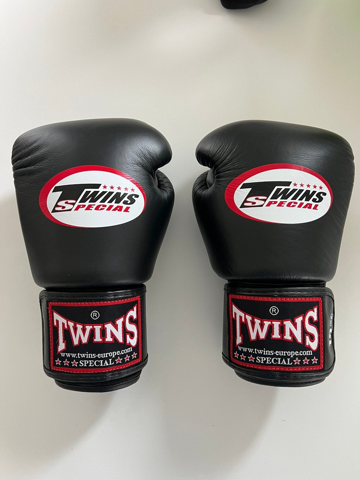Gants de boxe spéciaux Twins 10 oz - nouveaux !, Enlèvement ou Envoi, Neuf