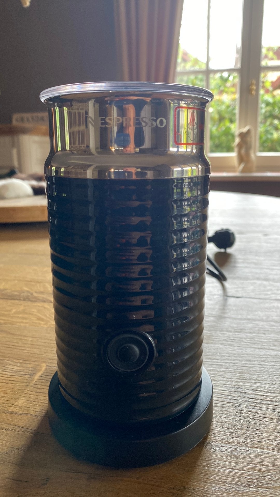 Nespresso melkopschuimer, Elektronische apparatuur, Melkopschuimers, Ophalen of Verzenden, Zo goed als nieuw, Elektrische melkopschuimer