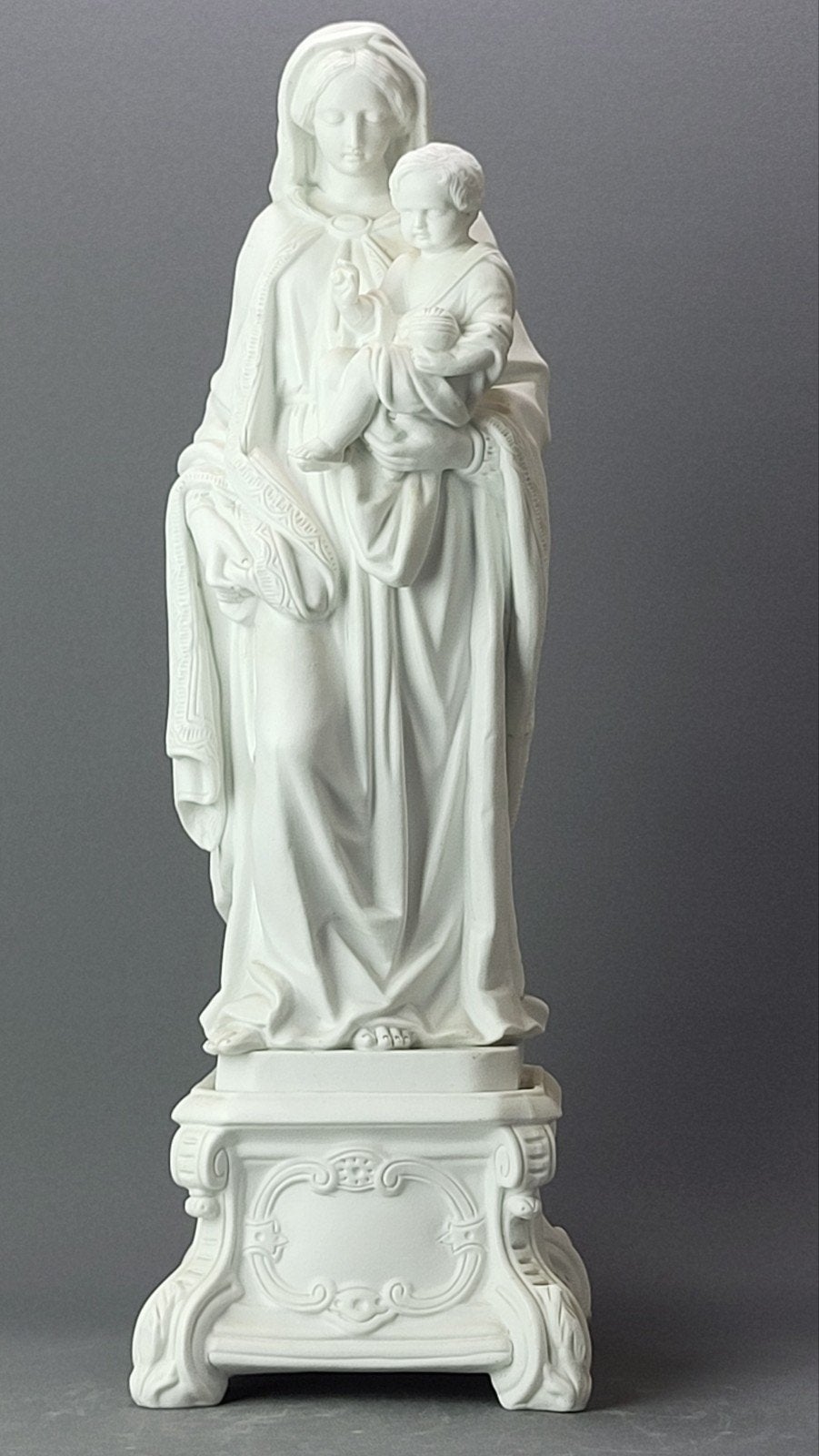 Impressionnante statue en porcelaine biscuitée « Vierge à l', Enlèvement ou Envoi