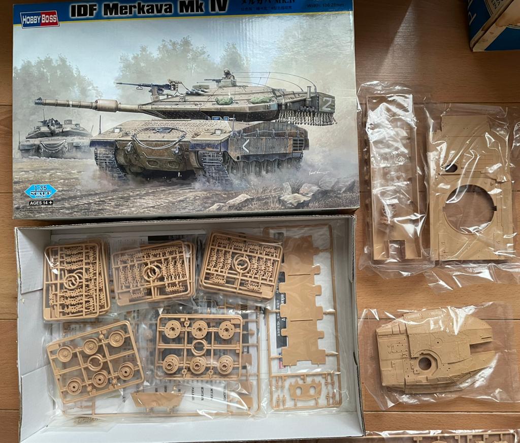 Hobby Boss 1/35 Merkava IV, Hobby en Vrije tijd, Ophalen of Verzenden, Zo goed als nieuw