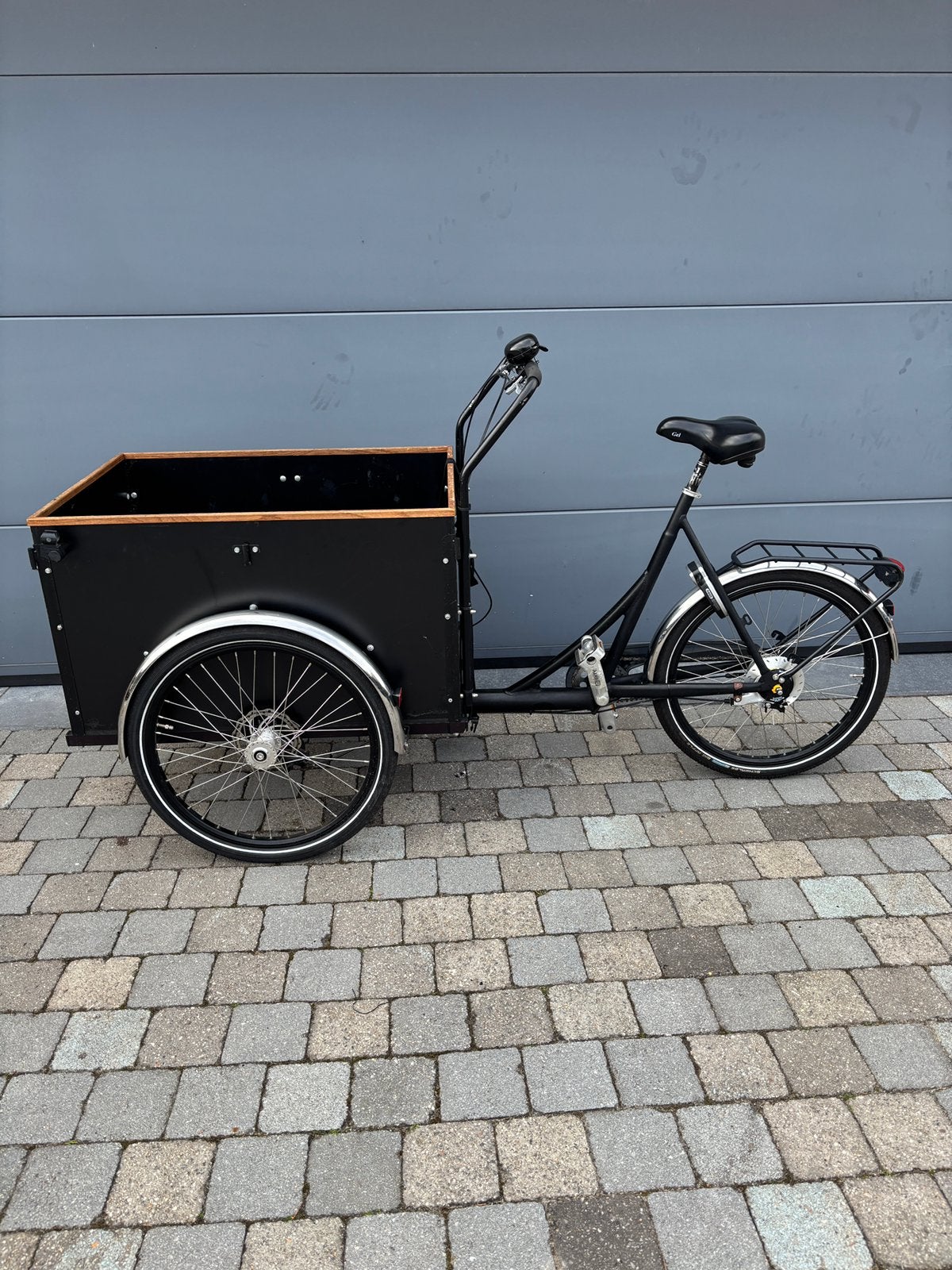 Klassieke bakfiets zwart., Ophalen, Zo goed als nieuw, Schijfrem, 4 kinderen of meer