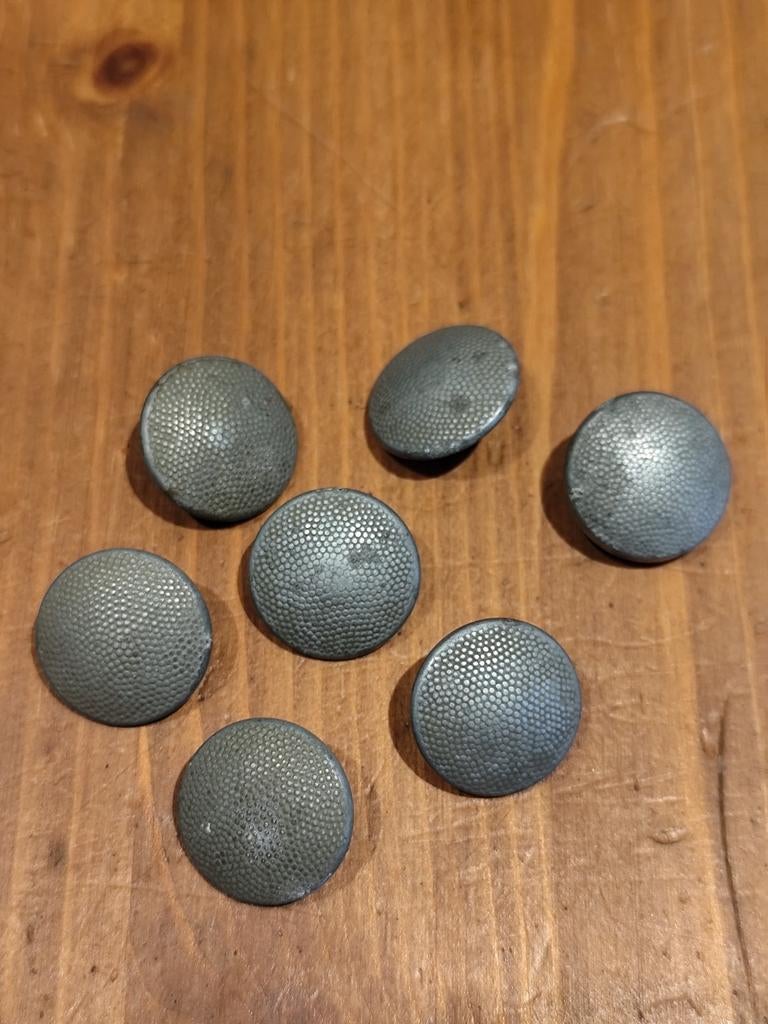 Lot de 7 boutons militaires allemands - WW2 - Marqués GG