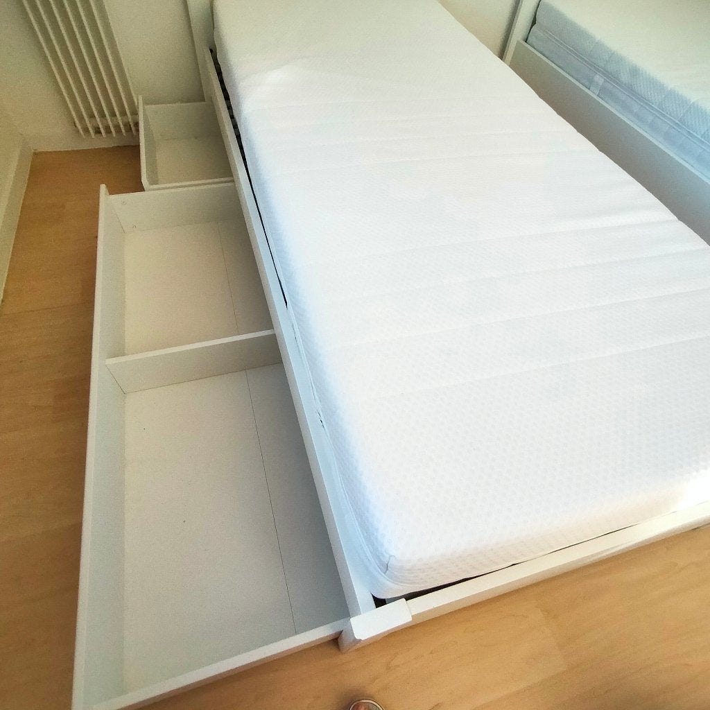 Ikea-eenpersoonsbed, Huis en Inrichting, Slaapkamer | Bedden, Ophalen, Zo goed als nieuw, Wit