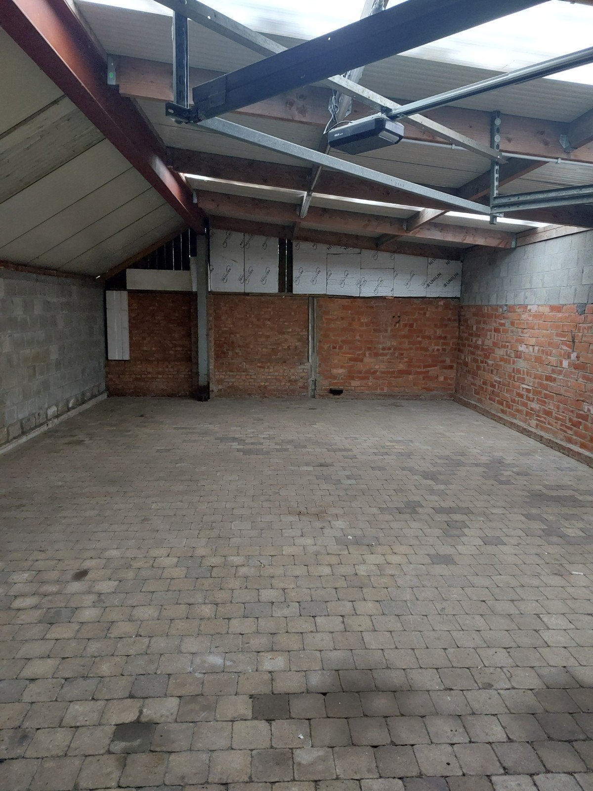 garage  / auto staanplaats  te huur