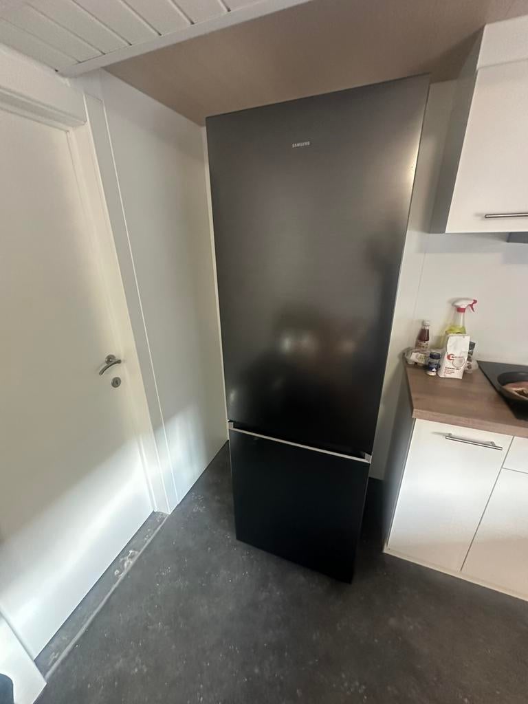 Frigo + Meubelen + Keueken Apparat + Matras + Stofzuiger, Ophalen, Zo goed als nieuw