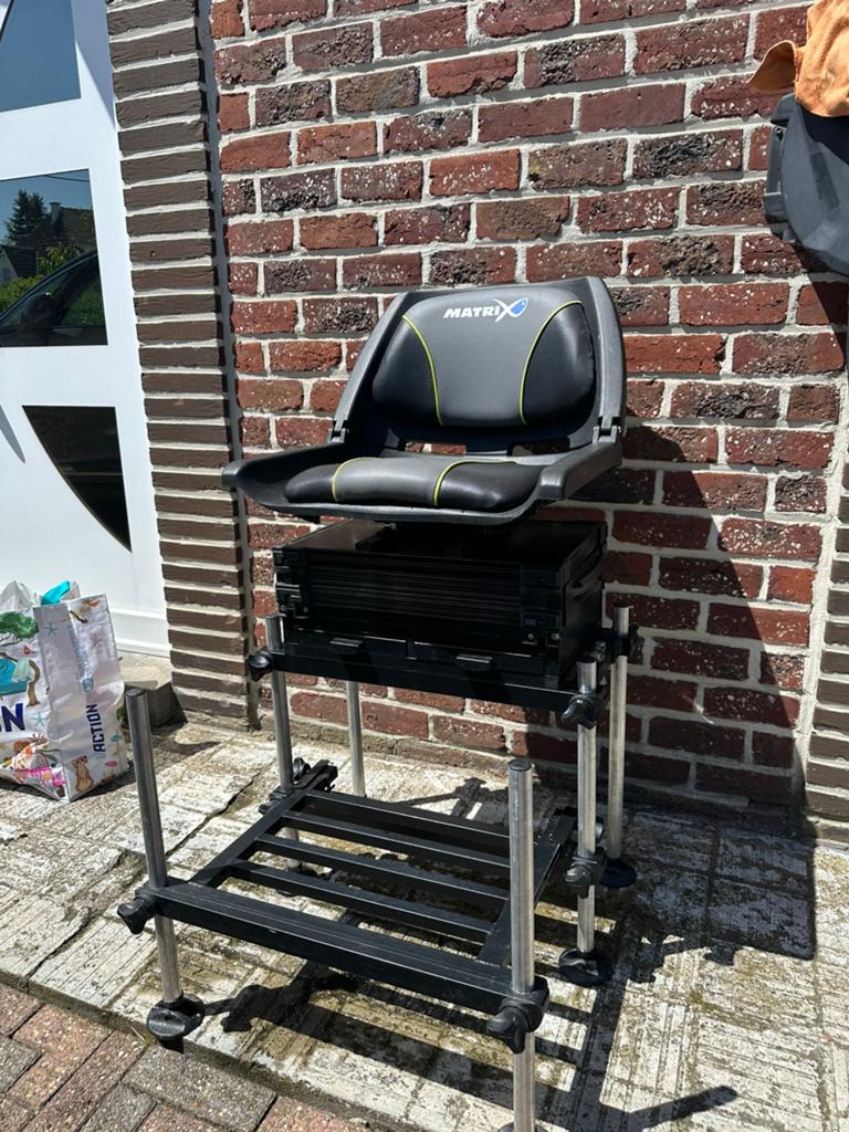 Matrix visbak - viskoffer met inhoud en accesoires!, Watersport en Boten, Ophalen, Gebruikt