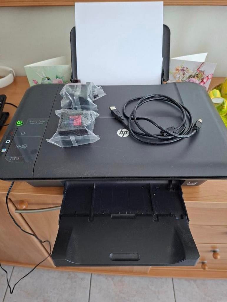 Imprimante HP Deskjet 2050, Enlèvement, Imprimante à jet d'encre, Scannez, Comme neuf