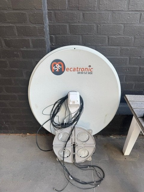 Schotelantenne voor camper of caravan, Ophalen, Gebruikt