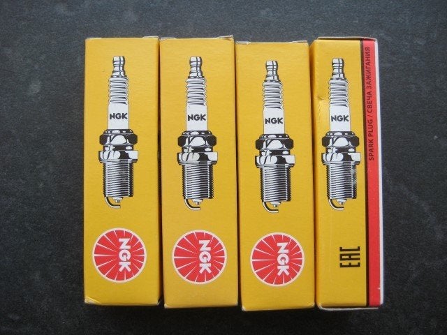 Bougies d'allumage NGK 4 x DPR8EA-9 -49294 x DCPR8E-4339, Enlèvement ou Envoi, Neuf