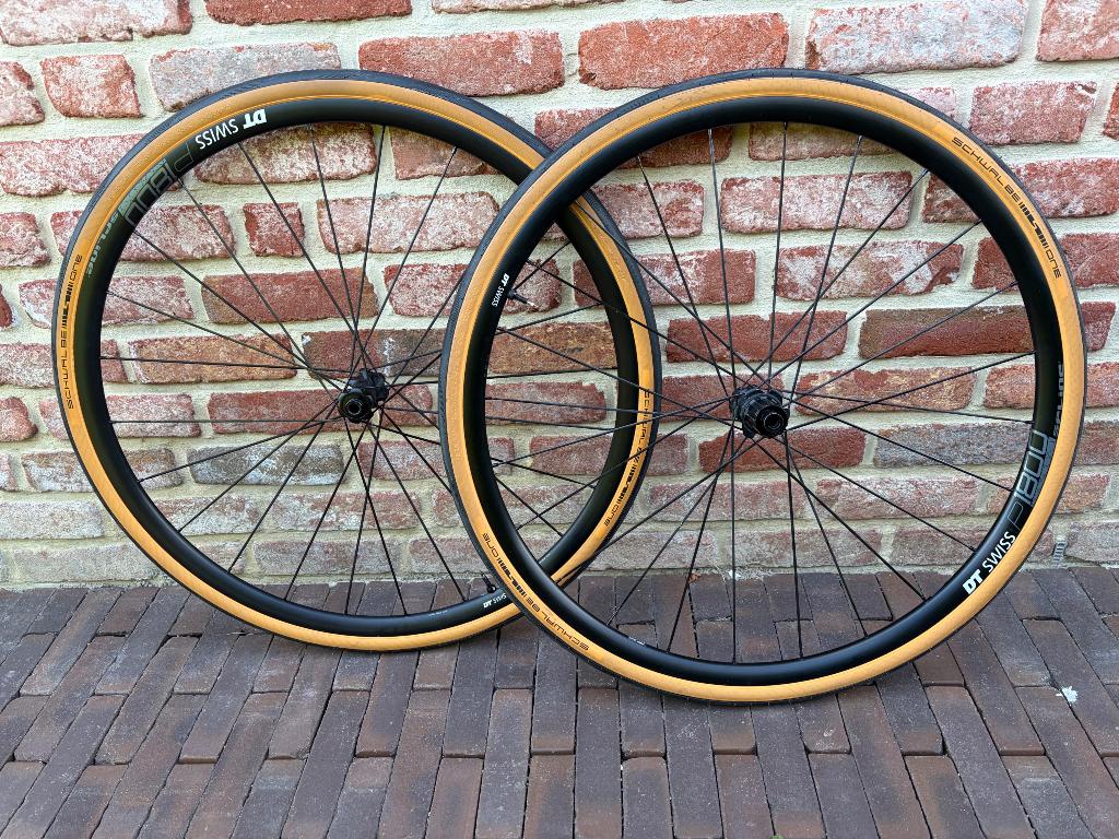 DT Swiss Set de Roues P 1800 SPLINE 23 disc + NEW Schwalbe !, Zo goed als nieuw, DT SWISS, Aluminium, Racefiets